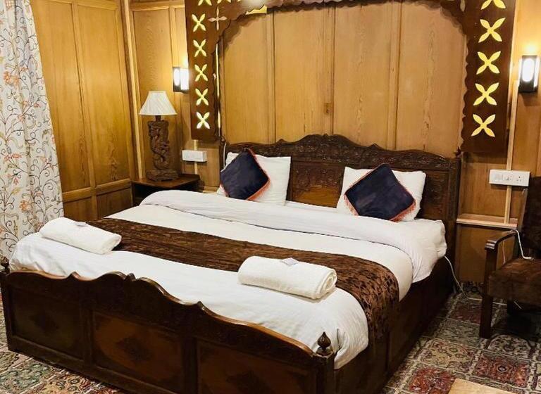 标准间, Floating Luxury Group Of Houseboats