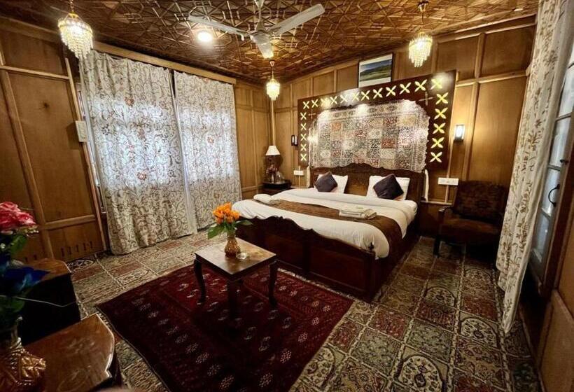 标准间, Floating Luxury Group Of Houseboats