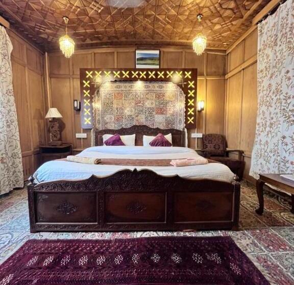 标准间, Floating Luxury Group Of Houseboats