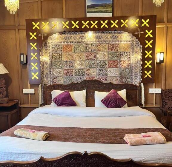 اتاق استاندارد, Floating Luxury Group Of Houseboats