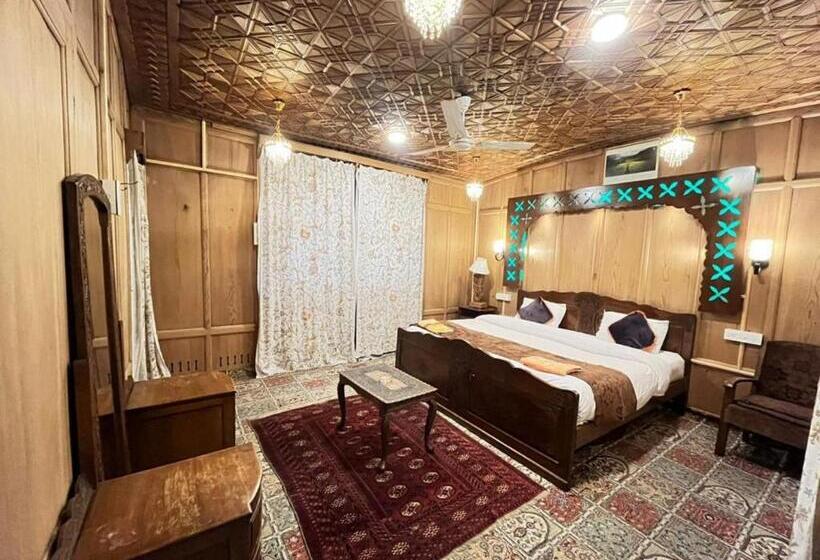 标准间, Floating Luxury Group Of Houseboats