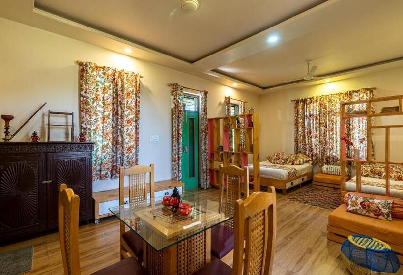 Pokój Rodzinny Widok Ogród, Girisadan Organic Farm Retreat & Botanical Forest