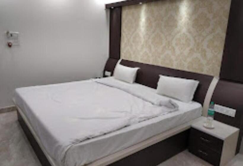 带大床的豪华间, Maa Jagdamba Palace Bihar