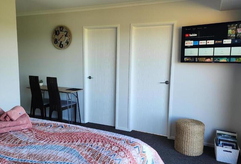 Стандартный Номер Кровать Кинг, A Stunning Retreat In Rotorua!