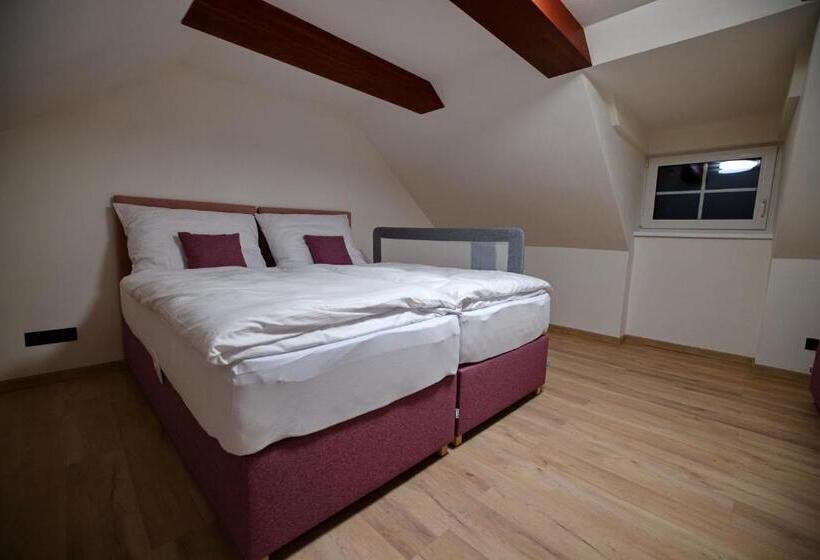 סוויטה משפחתית, Penzion Pod Hazmburkem