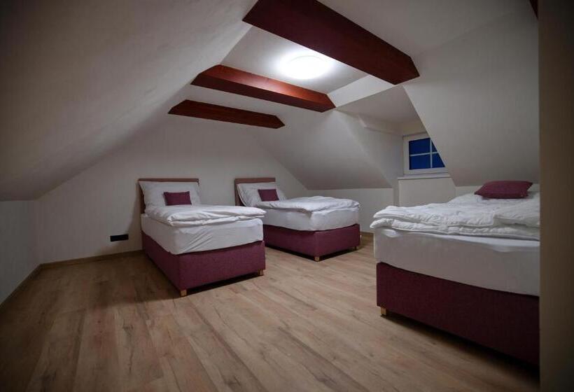 סוויטה משפחתית, Penzion Pod Hazmburkem