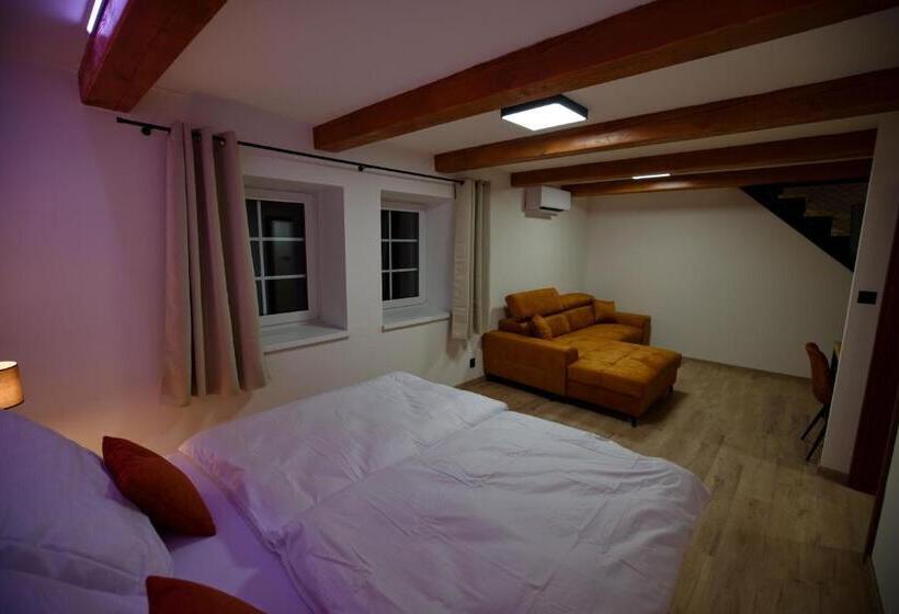 סוויטת דופלקס, Penzion Pod Hazmburkem