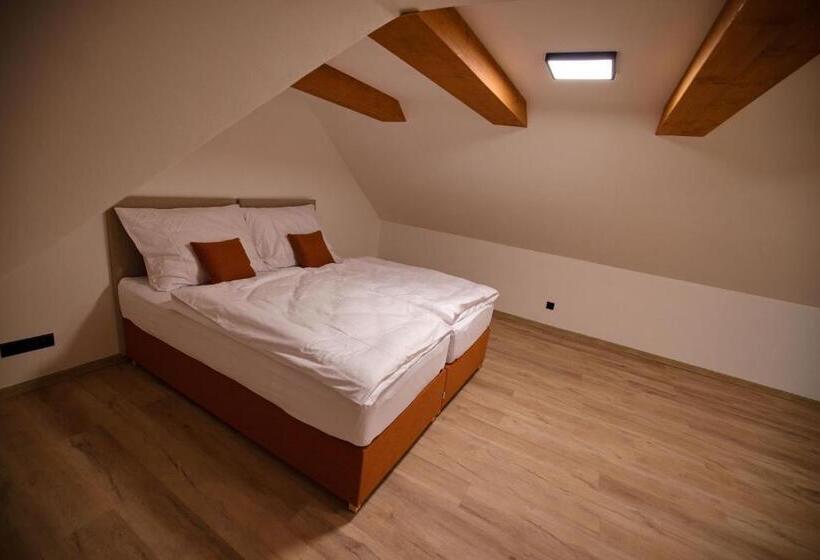 סוויטת דופלקס, Penzion Pod Hazmburkem