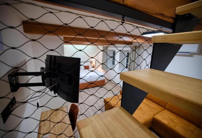 סוויטת דופלקס, Penzion Pod Hazmburkem