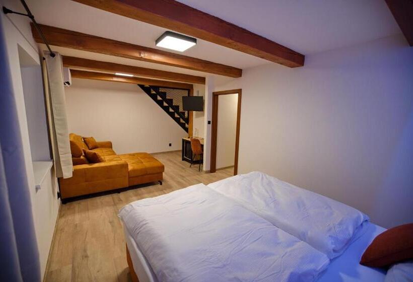 סוויטת דופלקס, Penzion Pod Hazmburkem