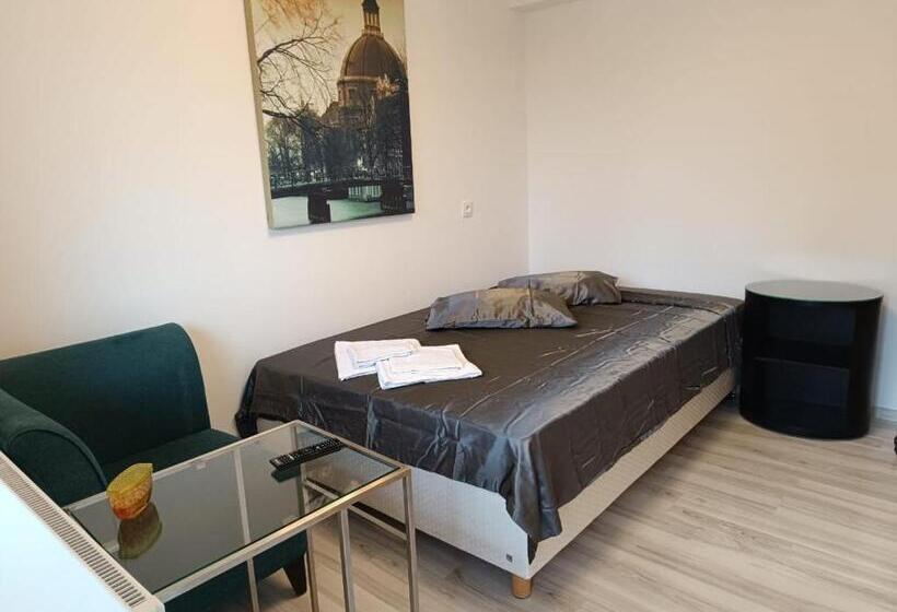 스탠다드 룸, Viv Rosetti