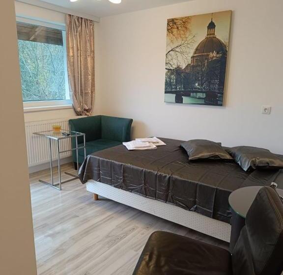 스탠다드 발코니 룸, Viv Rosetti