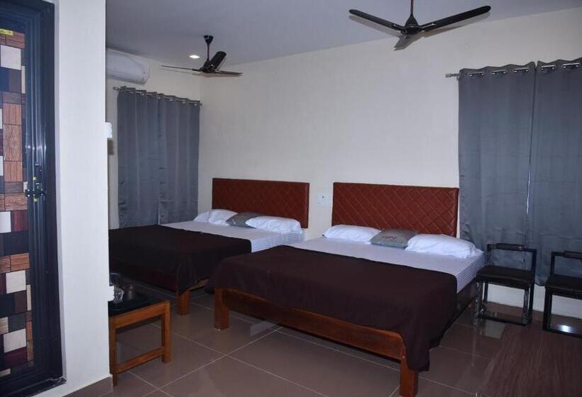 Четырехместный Номер Стандарт, Coastal Inn