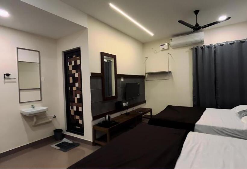 Четырехместный Номер Стандарт, Coastal Inn