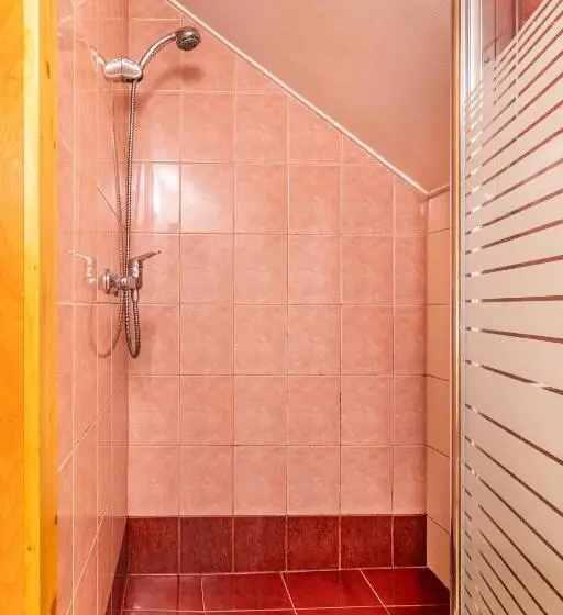 Standard Kolmen Hengen Huone, Kisduna étterem Panzió