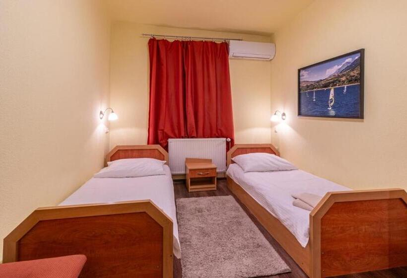 חדר סטנדרט, Kisduna étterem Panzió