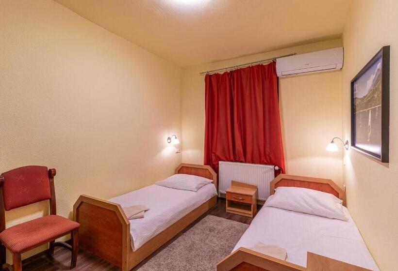 חדר סטנדרט, Kisduna étterem Panzió