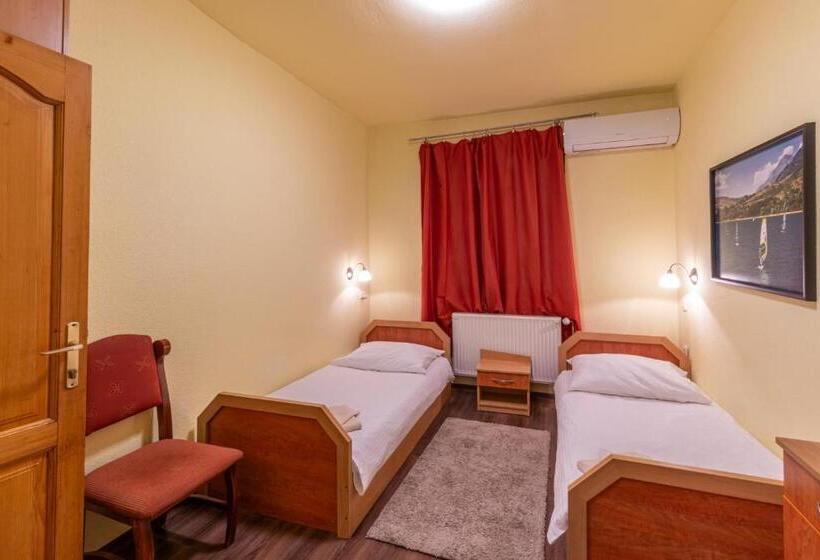 חדר סטנדרט, Kisduna étterem Panzió