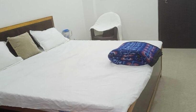 Quarto Triplo Clássico, Collection O Maharaja Resort