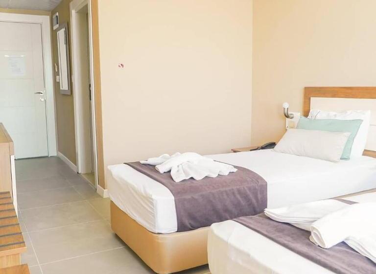 اتاق استاندارد سه نفره, Kumru Suites