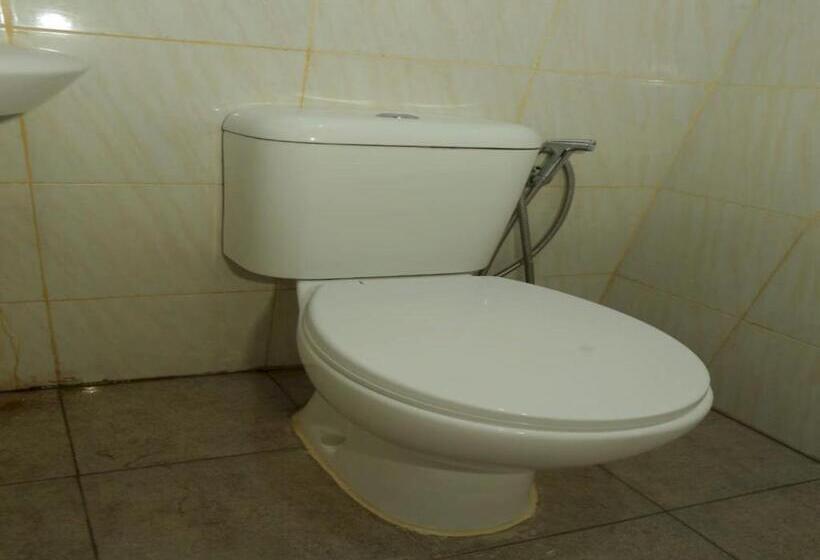 Standart Oda, Capital O 93261 Fresh Hotel Near Stasiun Jakarta Kota Near Bca Kcu Gajah Mada