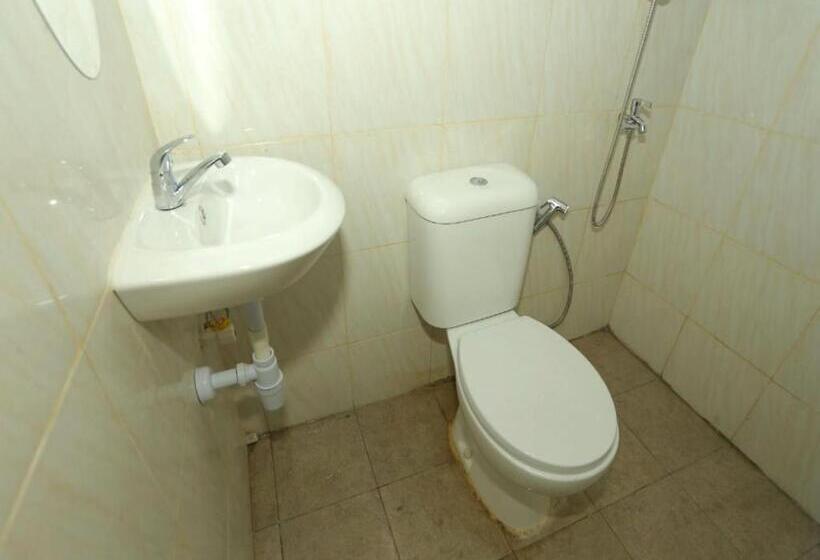 Standart Oda, Capital O 93261 Fresh Hotel Near Stasiun Jakarta Kota Near Bca Kcu Gajah Mada