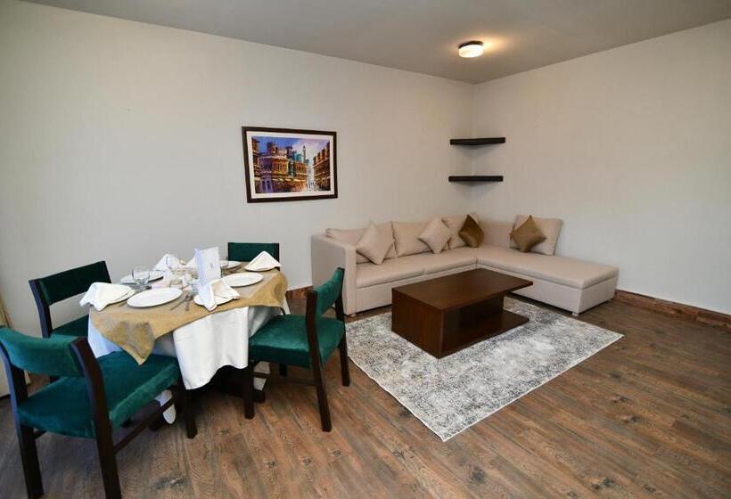 سوییت با چشم‌انداز کوه, Terrace Hills Resort