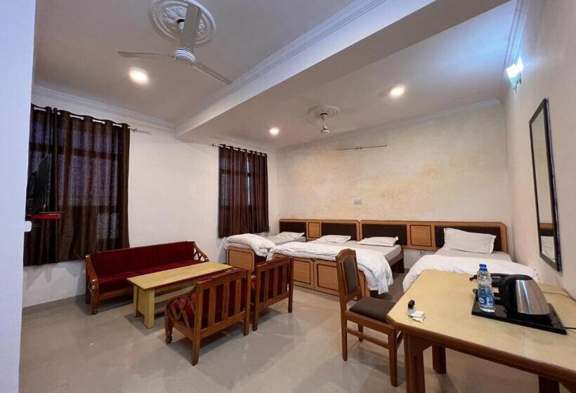 סוויטה משפחתית, The Patel Stadium Hotel 1 Km From Bus Stand And 2 Km From Railway Station
