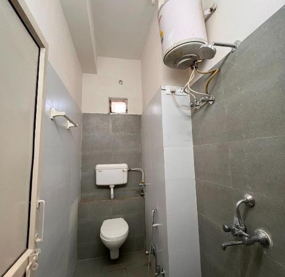 家庭套房, The Patel Stadium Hotel 1 Km From Bus Stand And 2 Km From Railway Station