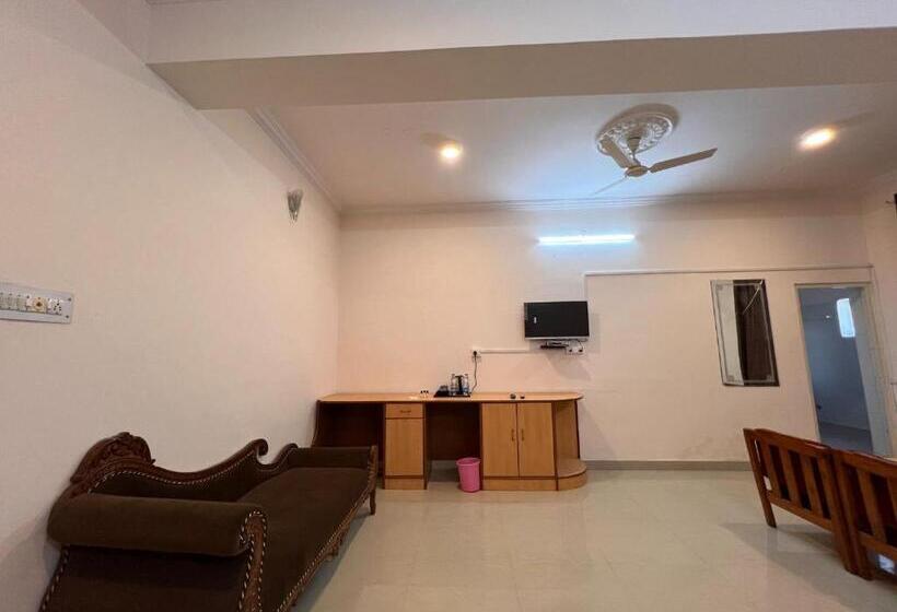 패밀리 스위트, The Patel Stadium Hotel 1 Km From Bus Stand And 2 Km From Railway Station