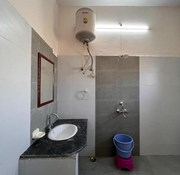 带大床的豪华间, The Patel Stadium Hotel 1 Km From Bus Stand And 2 Km From Railway Station
