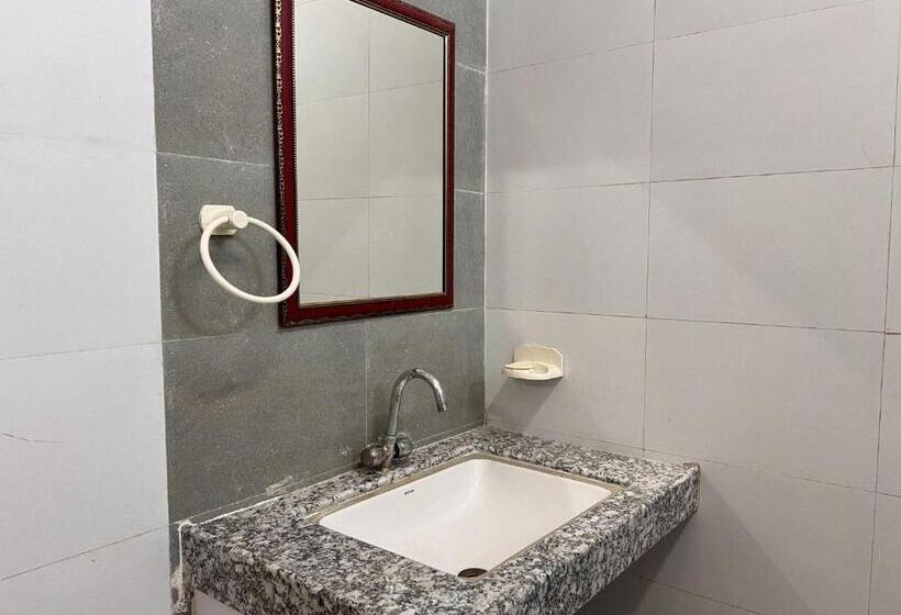 스탠다드 룸 킹사이즈 침대, The Patel Stadium Hotel 1 Km From Bus Stand And 2 Km From Railway Station