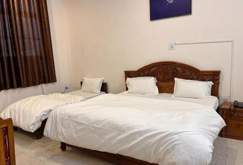 带大床的豪华间, The Patel Stadium Hotel 1 Km From Bus Stand And 2 Km From Railway Station