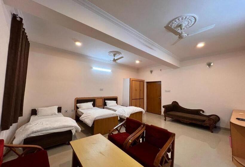 חדר דחוקס עם מיטת קינג, The Patel Stadium Hotel 1 Km From Bus Stand And 2 Km From Railway Station