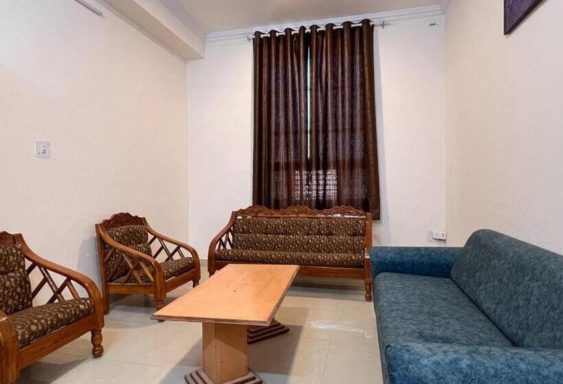 豪华套房, The Patel Stadium Hotel 1 Km From Bus Stand And 2 Km From Railway Station