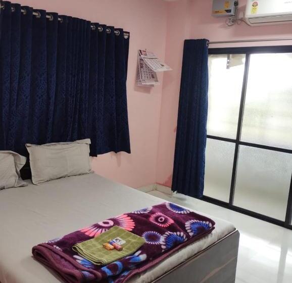 Chambre Familiale, White House Residencies