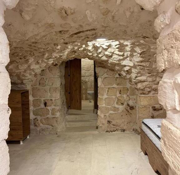 غرفة قياسية ثلاثية, Kasrı Roj Otel