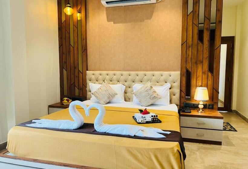 バルコニー付きスタンダードルーム, Oxytel Club & Resorts Pvt. Ltd
