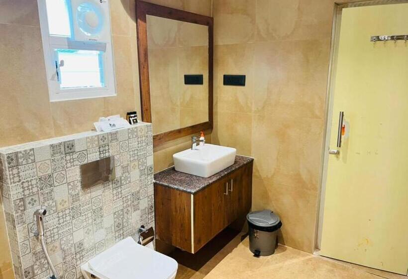 バルコニー付きスタンダードルーム, Oxytel Club & Resorts Pvt. Ltd
