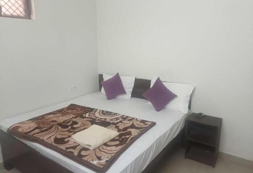 Трехместный Номер Классика, Oyo Flagship Hotel M.r Grand
