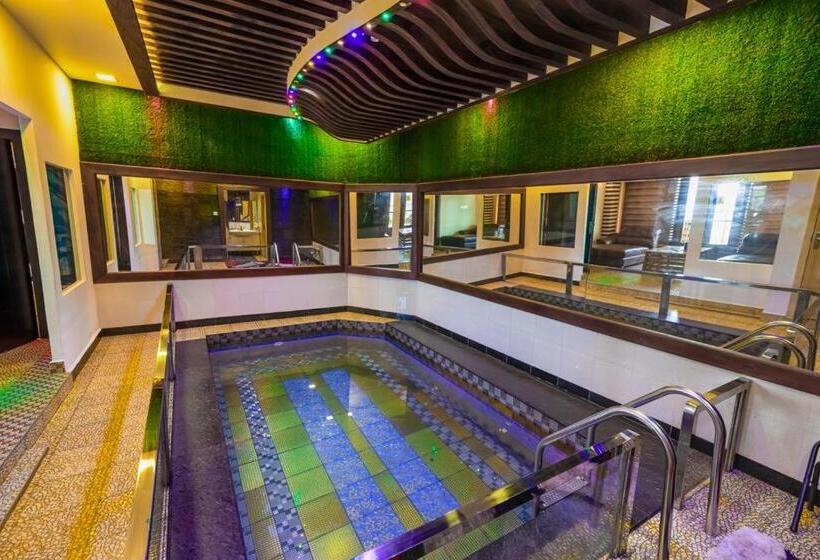 חדר סטנדרט נוף לבריכה, Parakkat Nature Hotel & Resorts Chithirapuram