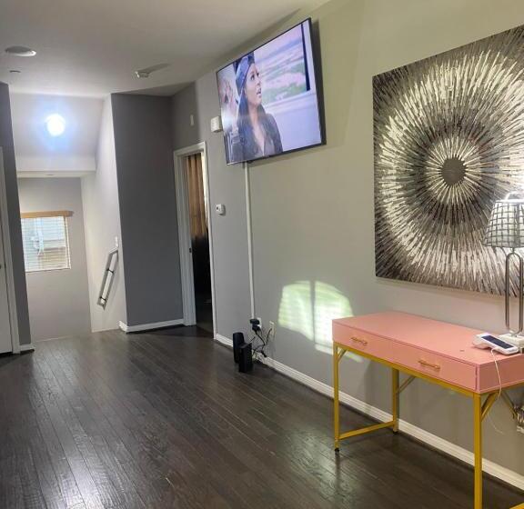 סוויטת ג'וניור, Olive Glen