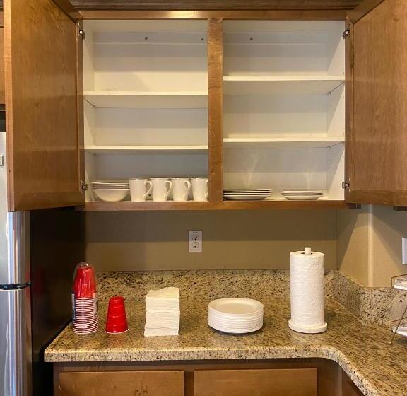 סוויטת ג'וניור, Olive Glen