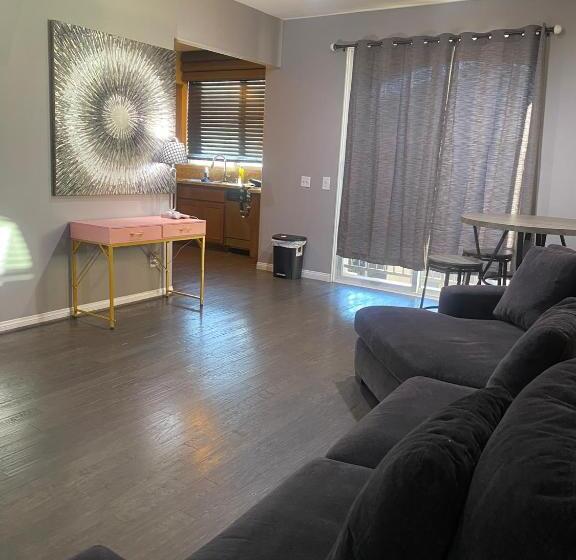 סוויטת ג'וניור, Olive Glen