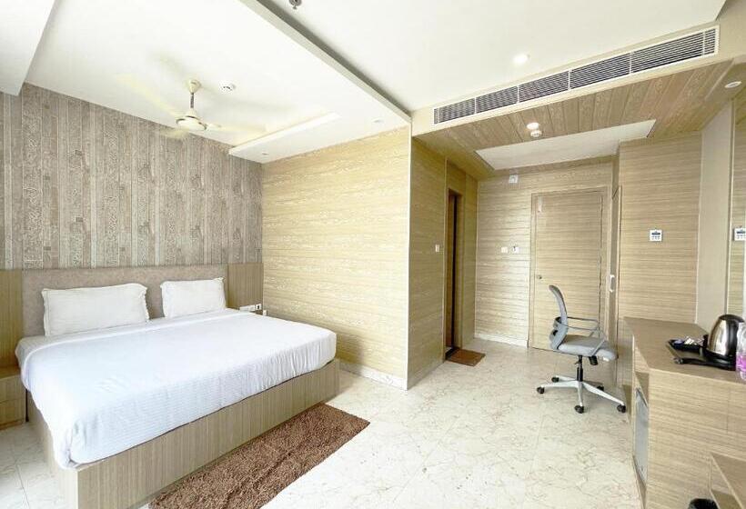 اتاق لوکس, Tbs ! Puri All Rooms Sea View Fully Air Conditioned Hotel With Lift And Parking Facility Breakfast I
