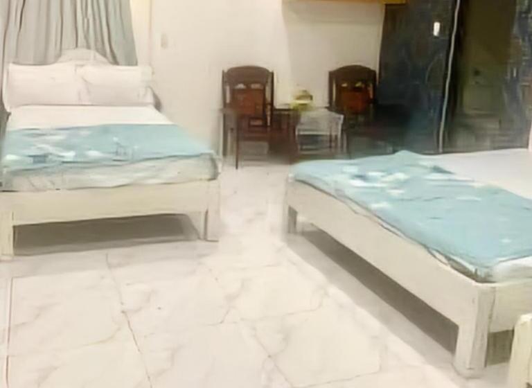 Family Room, Mai Thao