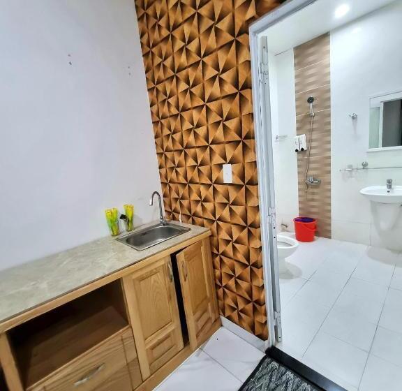 Family Room, Mai Thao