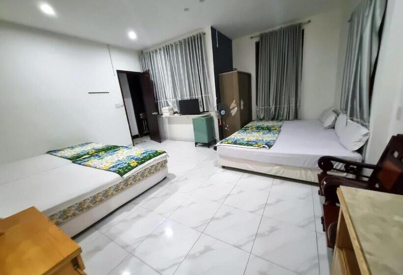 Family Room, Mai Thao