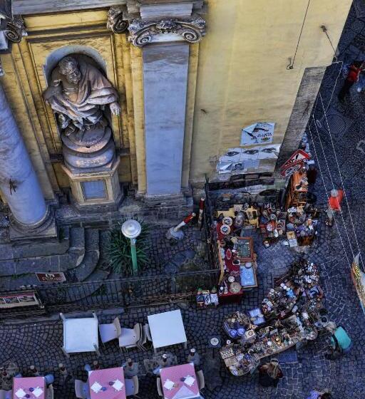 اتاق لوکس سه تخته, Sciuscià Beb Spaccanapoli