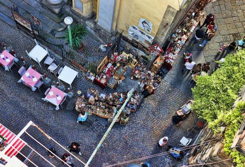 اتاق لوکس سه تخته, Sciuscià Beb Spaccanapoli